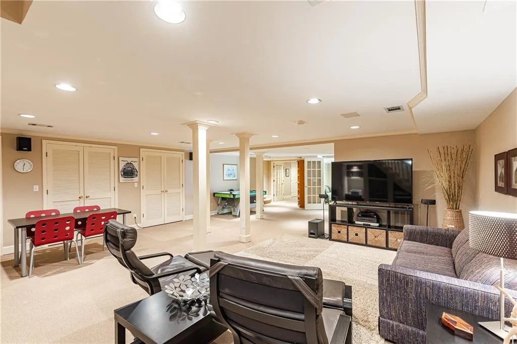 525 Londonberry Road, Atlanta, Georgia 30327, 4 Bedrooms Bedrooms, ,3 BathroomsBathrooms,Residential,Sold,525 Londonberry Road,7035464