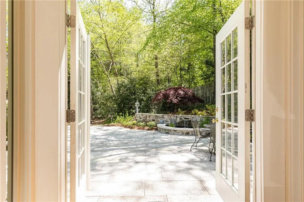 525 Londonberry Road, Atlanta, Georgia 30327, 4 Bedrooms Bedrooms, ,3 BathroomsBathrooms,Residential,Sold,525 Londonberry Road,7035464