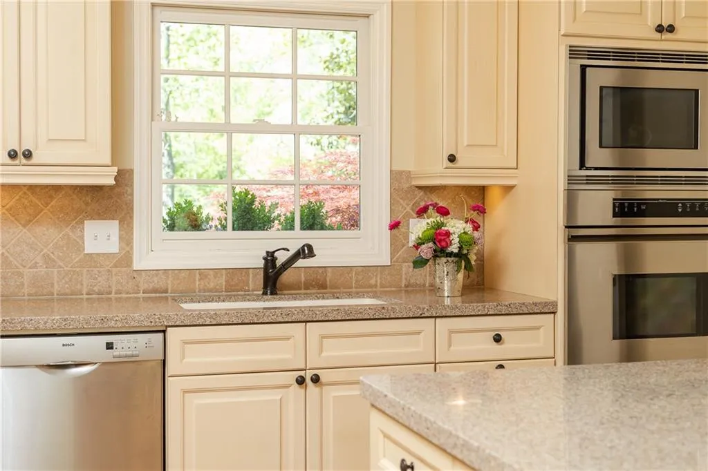 525 Londonberry Road, Atlanta, Georgia 30327, 4 Bedrooms Bedrooms, ,3 BathroomsBathrooms,Residential,Sold,525 Londonberry Road,7035464