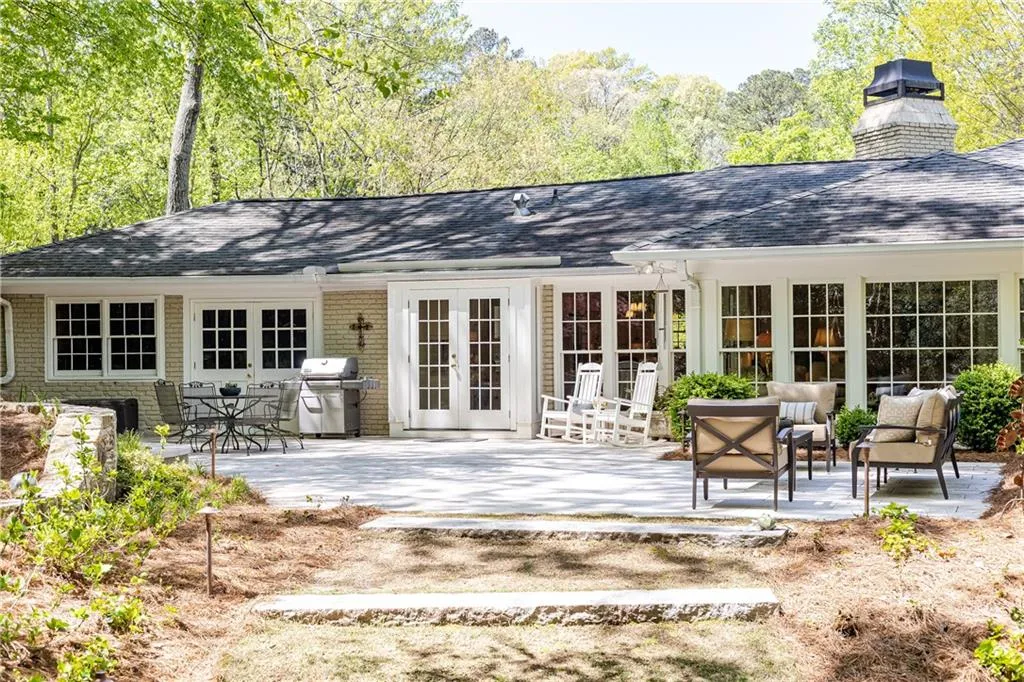 525 Londonberry Road, Atlanta, Georgia 30327, 4 Bedrooms Bedrooms, ,3 BathroomsBathrooms,Residential,Sold,525 Londonberry Road,7035464