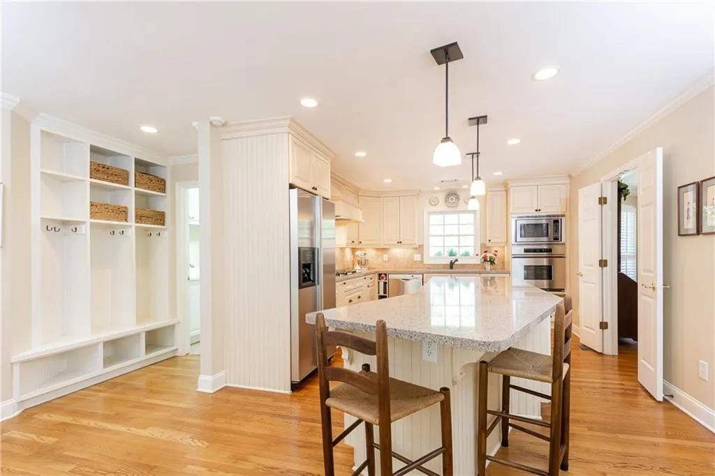 525 Londonberry Road, Atlanta, Georgia 30327, 4 Bedrooms Bedrooms, ,3 BathroomsBathrooms,Residential,Sold,525 Londonberry Road,7035464