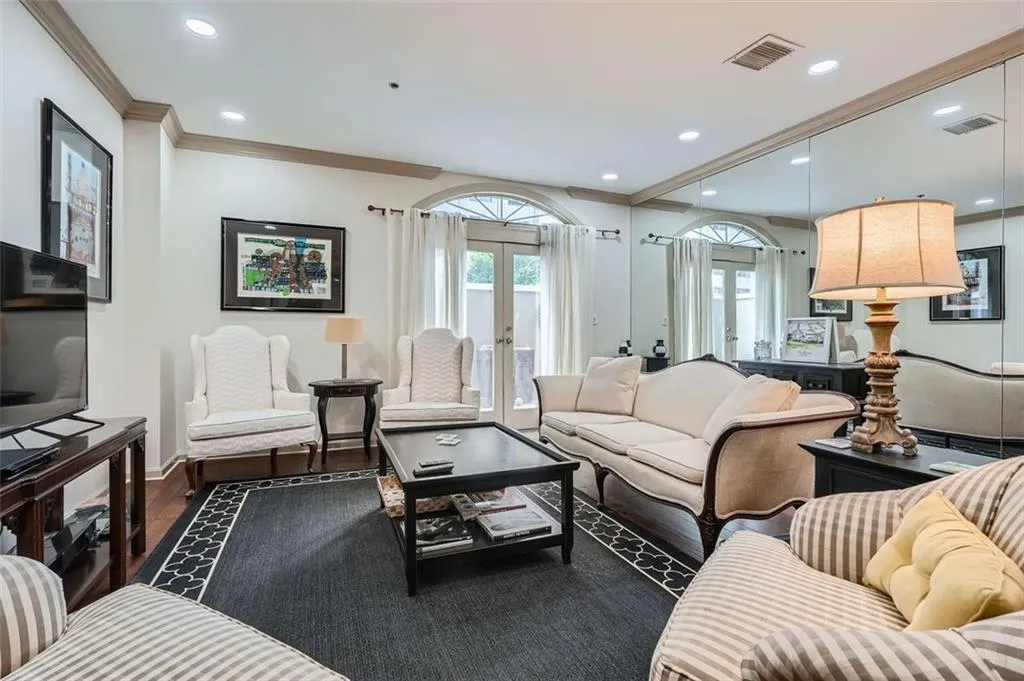 2499 Peachtree Road Ne Unit 108, Atlanta, Georgia 30305, 2 Bedrooms Bedrooms, ,2 BathroomsBathrooms,Residential,For Sale,2499 Peachtree Road Ne Unit 108,7579562