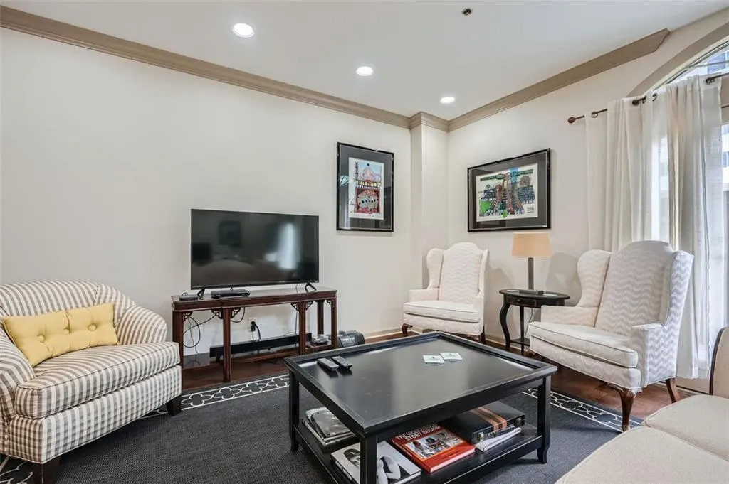 2499 Peachtree Road Ne Unit 108, Atlanta, Georgia 30305, 2 Bedrooms Bedrooms, ,2 BathroomsBathrooms,Residential,For Sale,2499 Peachtree Road Ne Unit 108,7579562