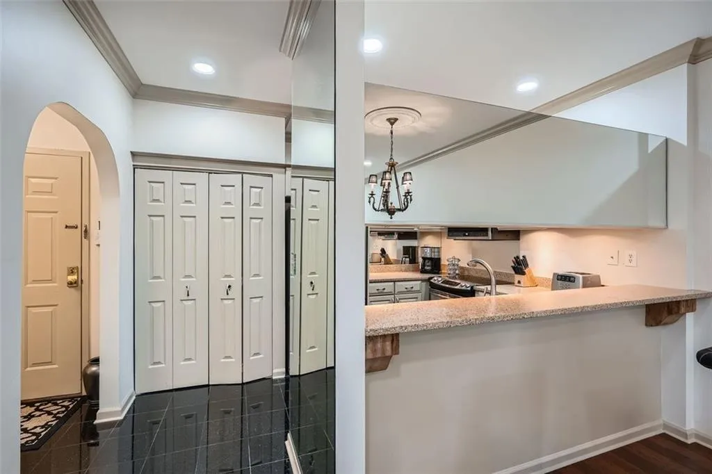 2499 Peachtree Road Ne Unit 108, Atlanta, Georgia 30305, 2 Bedrooms Bedrooms, ,2 BathroomsBathrooms,Residential,For Sale,2499 Peachtree Road Ne Unit 108,7579562