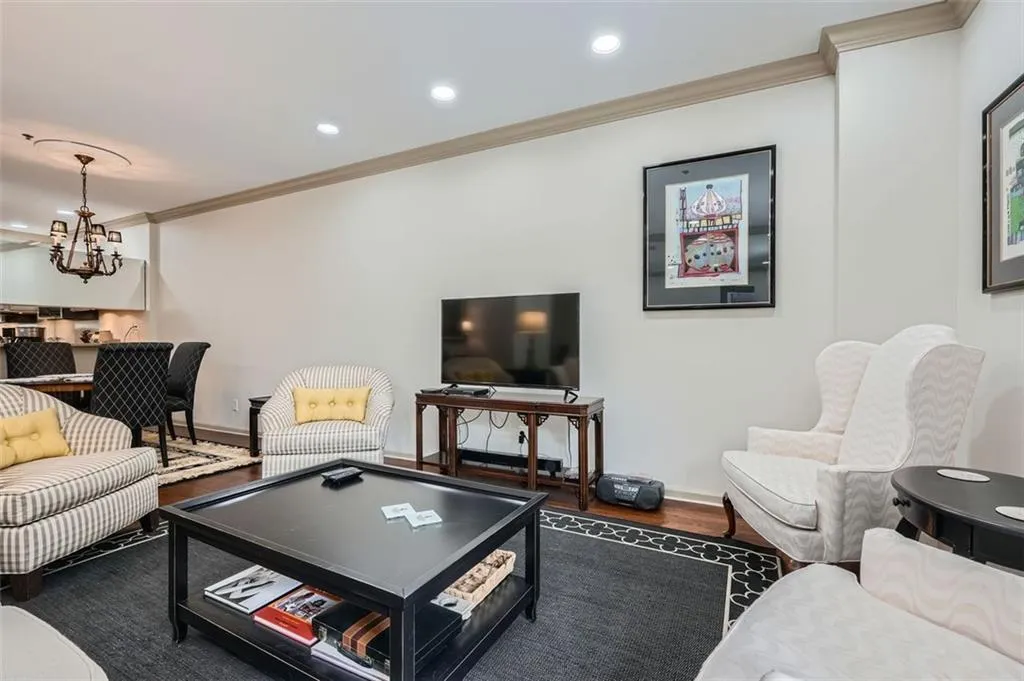 2499 Peachtree Road Ne Unit 108, Atlanta, Georgia 30305, 2 Bedrooms Bedrooms, ,2 BathroomsBathrooms,Residential,For Sale,2499 Peachtree Road Ne Unit 108,7579562