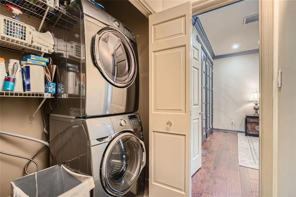 2499 Peachtree Road Ne Unit 108, Atlanta, Georgia 30305, 2 Bedrooms Bedrooms, ,2 BathroomsBathrooms,Residential,For Sale,2499 Peachtree Road Ne Unit 108,7579562