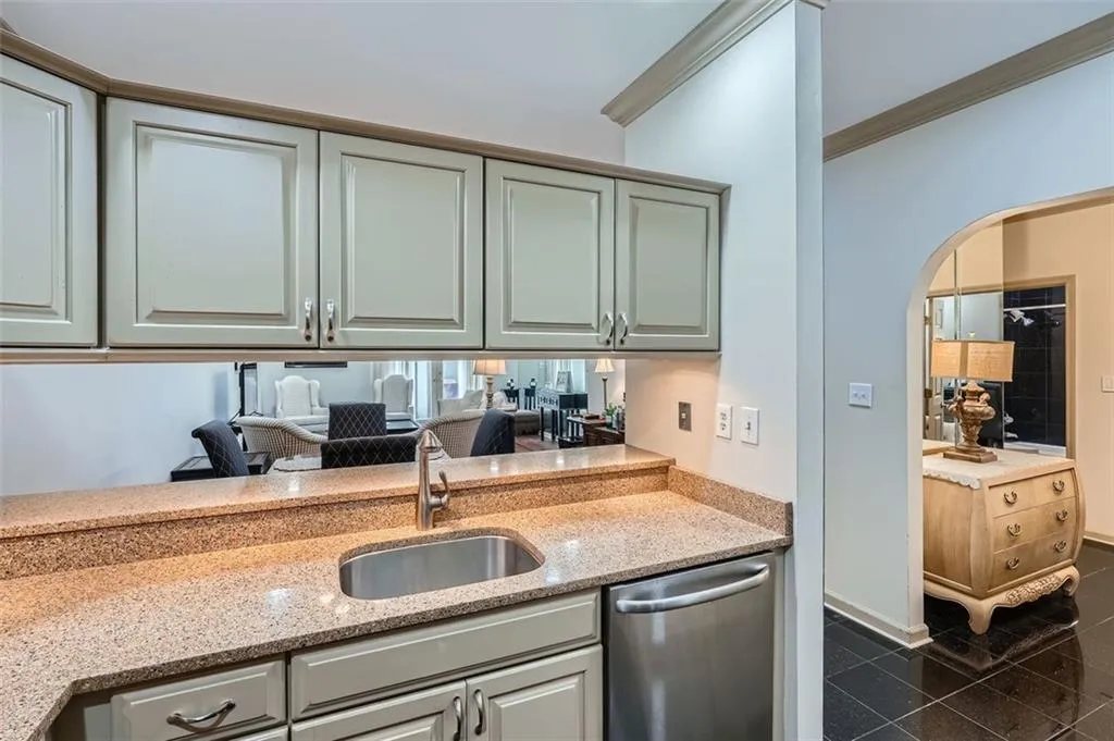 2499 Peachtree Road Ne Unit 108, Atlanta, Georgia 30305, 2 Bedrooms Bedrooms, ,2 BathroomsBathrooms,Residential,For Sale,2499 Peachtree Road Ne Unit 108,7579562