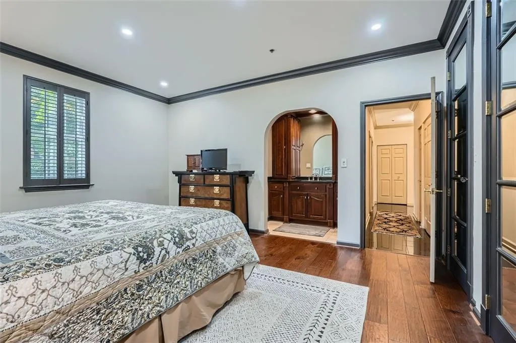 2499 Peachtree Road Ne Unit 108, Atlanta, Georgia 30305, 2 Bedrooms Bedrooms, ,2 BathroomsBathrooms,Residential,For Sale,2499 Peachtree Road Ne Unit 108,7579562