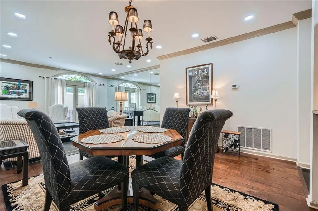 2499 Peachtree Road Ne Unit 108, Atlanta, Georgia 30305, 2 Bedrooms Bedrooms, ,2 BathroomsBathrooms,Residential,For Sale,2499 Peachtree Road Ne Unit 108,7579562