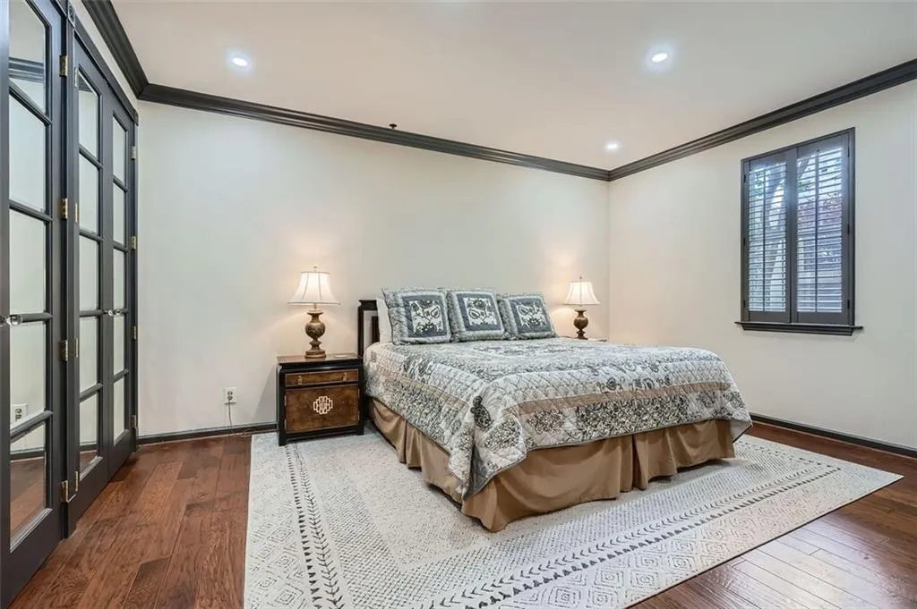 2499 Peachtree Road Ne Unit 108, Atlanta, Georgia 30305, 2 Bedrooms Bedrooms, ,2 BathroomsBathrooms,Residential,For Sale,2499 Peachtree Road Ne Unit 108,7579562