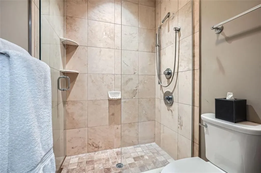 2499 Peachtree Road Ne Unit 108, Atlanta, Georgia 30305, 2 Bedrooms Bedrooms, ,2 BathroomsBathrooms,Residential,For Sale,2499 Peachtree Road Ne Unit 108,7579562