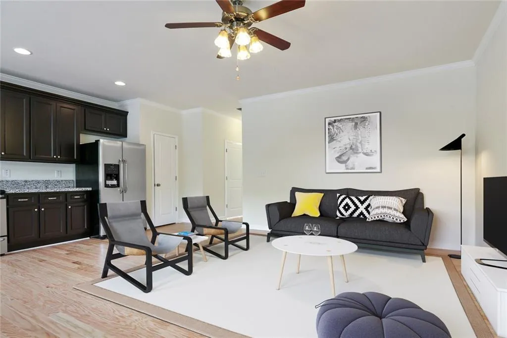 2038 Bolton Road Nw Unit B4, Atlanta, Georgia 30318, 3 Bedrooms Bedrooms, ,2 BathroomsBathrooms,Residential,Sold,2038 Bolton Road Nw Unit B4,5827257