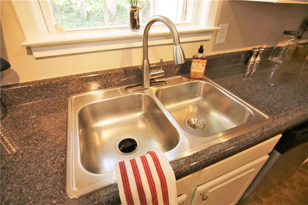 1302 Brighton Point Unit 1302, Sandy Springs, Georgia 30328, 3 Bedrooms Bedrooms, ,2 BathroomsBathrooms,Residential,Sold,1302 Brighton Point Unit 1302,5772744