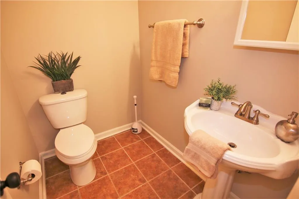 1302 Brighton Point Unit 1302, Sandy Springs, Georgia 30328, 3 Bedrooms Bedrooms, ,2 BathroomsBathrooms,Residential,Sold,1302 Brighton Point Unit 1302,5772744