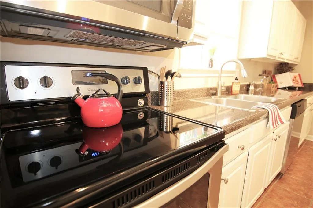 1302 Brighton Point Unit 1302, Sandy Springs, Georgia 30328, 3 Bedrooms Bedrooms, ,2 BathroomsBathrooms,Residential,Sold,1302 Brighton Point Unit 1302,5772744