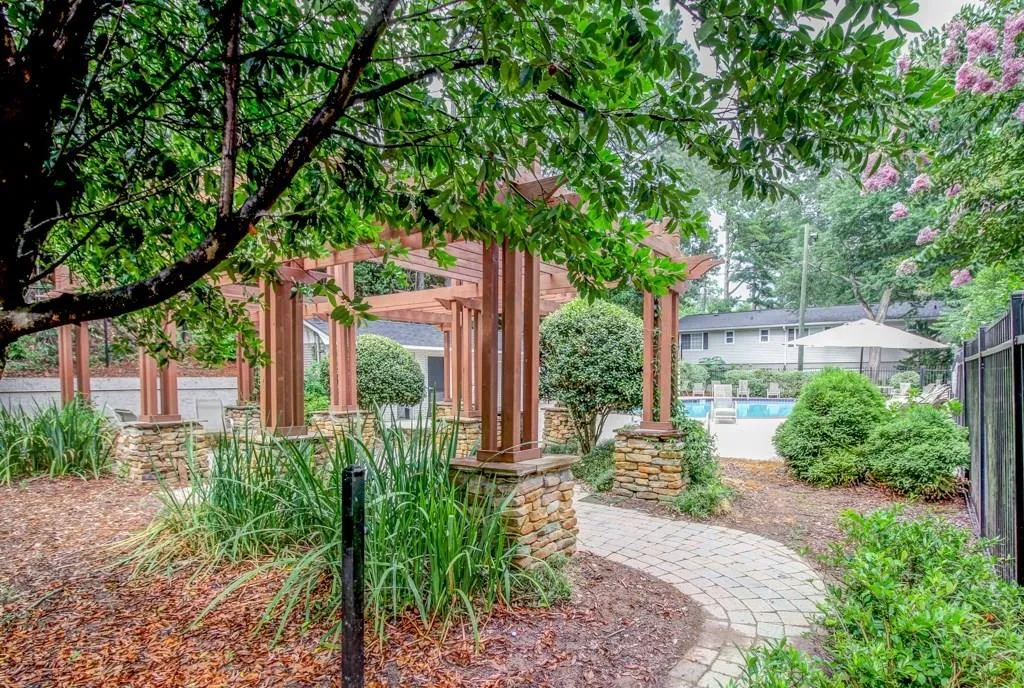 6940 Roswell Road Unit 1d, Atlanta, Georgia 30328, 2 Bedrooms Bedrooms, ,1 BathroomBathrooms,Residential,Sold,6940 Roswell Road Unit 1d,5560042