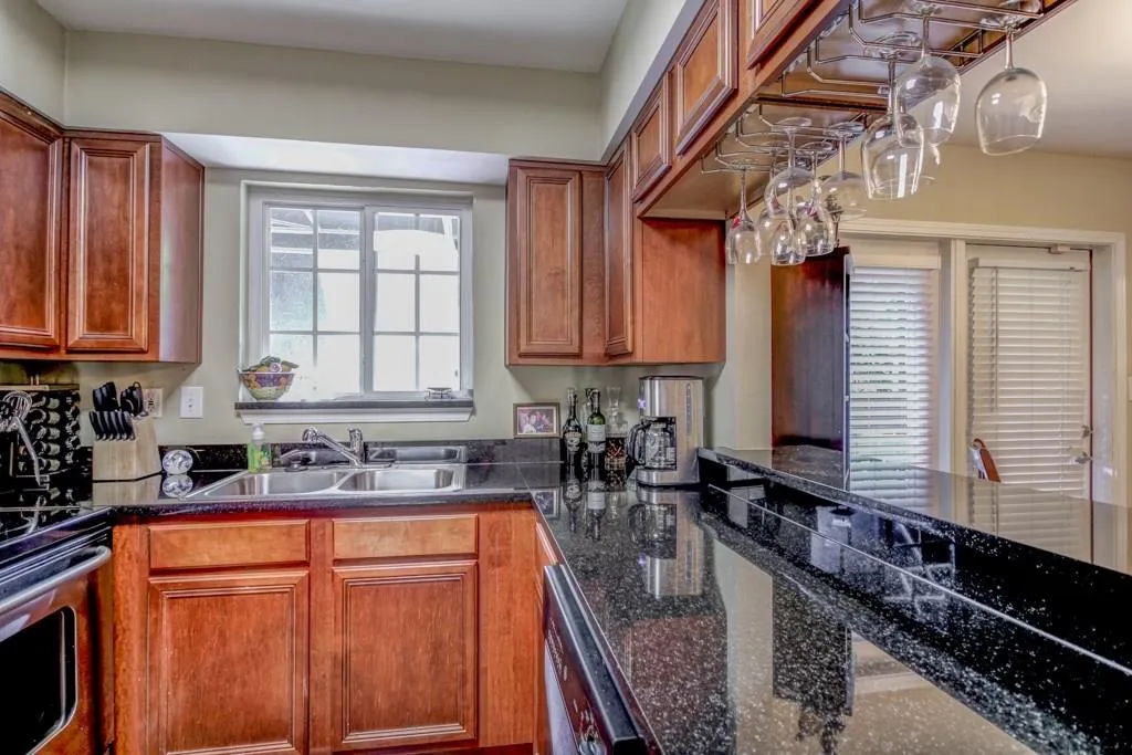 6940 Roswell Road Unit 1d, Atlanta, Georgia 30328, 2 Bedrooms Bedrooms, ,1 BathroomBathrooms,Residential,Sold,6940 Roswell Road Unit 1d,5560042