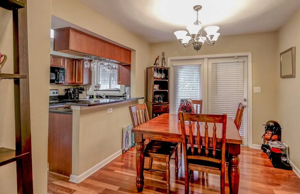 6940 Roswell Road Unit 1d, Atlanta, Georgia 30328, 2 Bedrooms Bedrooms, ,1 BathroomBathrooms,Residential,Sold,6940 Roswell Road Unit 1d,5560042