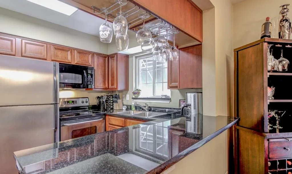 6940 Roswell Road Unit 1d, Atlanta, Georgia 30328, 2 Bedrooms Bedrooms, ,1 BathroomBathrooms,Residential,Sold,6940 Roswell Road Unit 1d,5560042