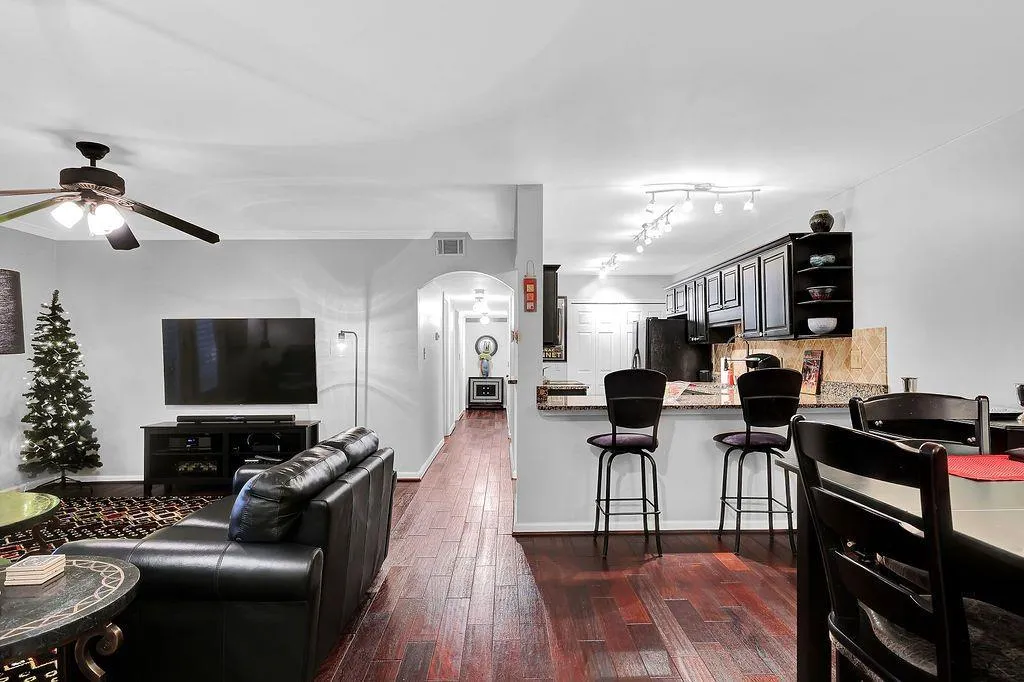 501 Brighton Point Unit 501, Atlanta, Georgia 30328, 3 Bedrooms Bedrooms, ,2 BathroomsBathrooms,Residential,Sold,501 Brighton Point Unit 501,6974758