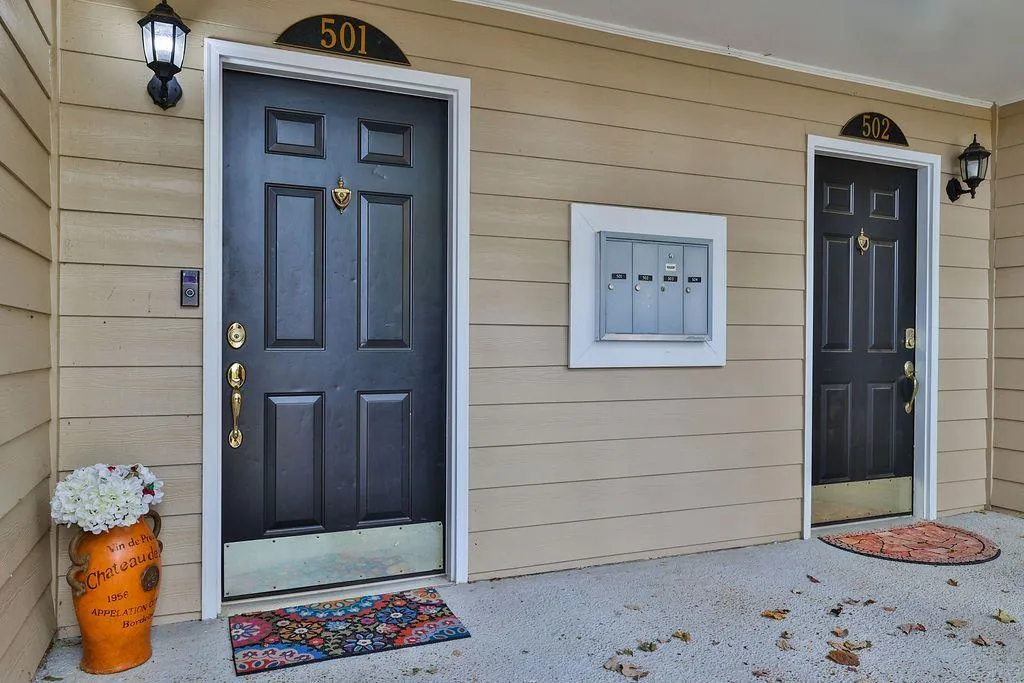 501 Brighton Point Unit 501, Atlanta, Georgia 30328, 3 Bedrooms Bedrooms, ,2 BathroomsBathrooms,Residential,Sold,501 Brighton Point Unit 501,6974758