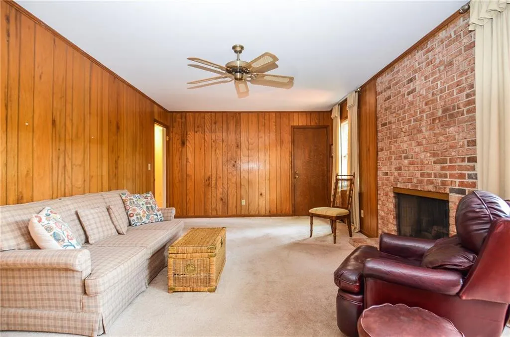 195 N Springs Court, Sandy Springs, Georgia 30328, 3 Bedrooms Bedrooms, ,2 BathroomsBathrooms,Residential,Sold,195 N Springs Court,7138143