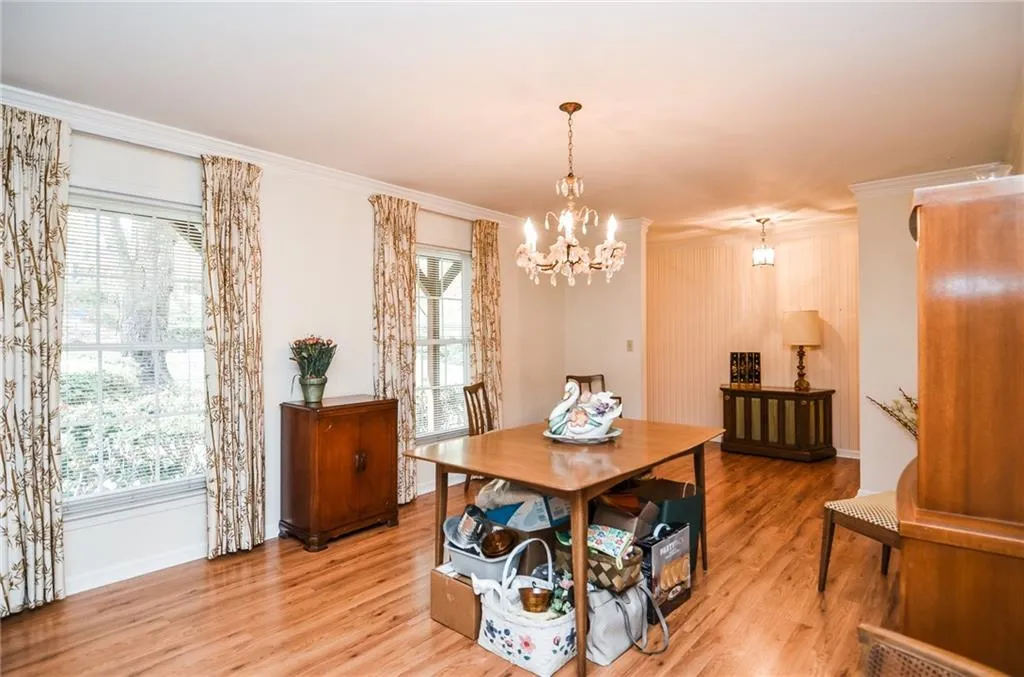 195 N Springs Court, Sandy Springs, Georgia 30328, 3 Bedrooms Bedrooms, ,2 BathroomsBathrooms,Residential,Sold,195 N Springs Court,7138143