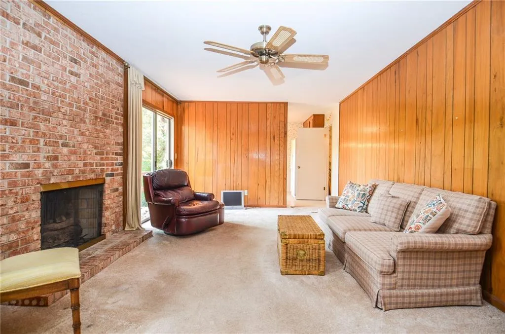 195 N Springs Court, Sandy Springs, Georgia 30328, 3 Bedrooms Bedrooms, ,2 BathroomsBathrooms,Residential,Sold,195 N Springs Court,7138143