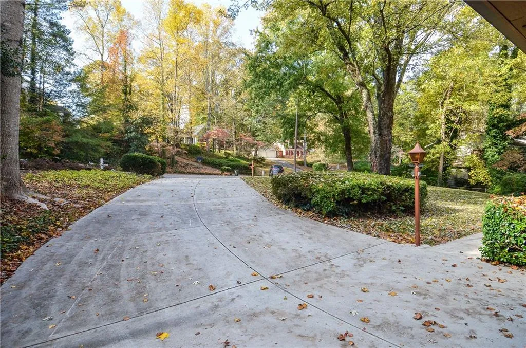 195 N Springs Court, Sandy Springs, Georgia 30328, 3 Bedrooms Bedrooms, ,2 BathroomsBathrooms,Residential,Sold,195 N Springs Court,7138143