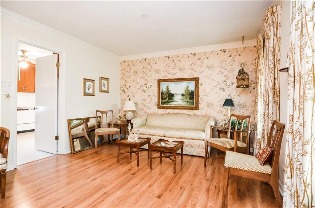 195 N Springs Court, Sandy Springs, Georgia 30328, 3 Bedrooms Bedrooms, ,2 BathroomsBathrooms,Residential,Sold,195 N Springs Court,7138143