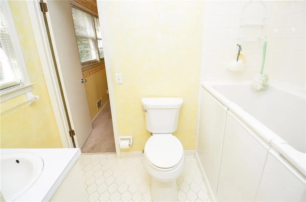 195 N Springs Court, Sandy Springs, Georgia 30328, 3 Bedrooms Bedrooms, ,2 BathroomsBathrooms,Residential,Sold,195 N Springs Court,7138143