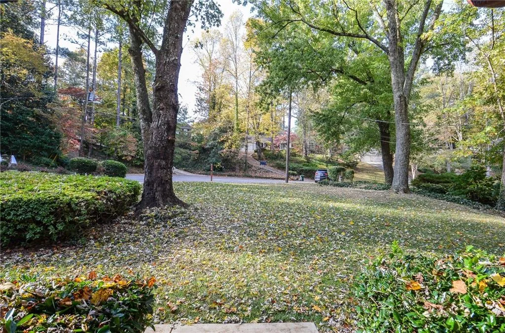 195 N Springs Court, Sandy Springs, Georgia 30328, 3 Bedrooms Bedrooms, ,2 BathroomsBathrooms,Residential,Sold,195 N Springs Court,7138143