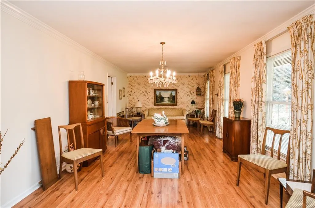 195 N Springs Court, Sandy Springs, Georgia 30328, 3 Bedrooms Bedrooms, ,2 BathroomsBathrooms,Residential,Sold,195 N Springs Court,7138143