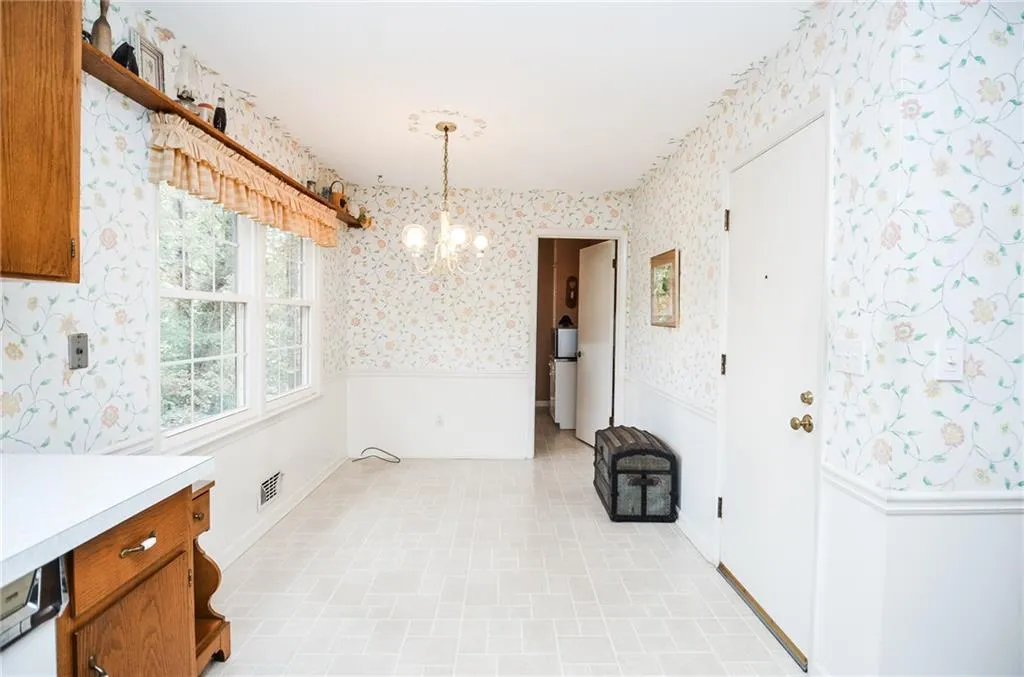 195 N Springs Court, Sandy Springs, Georgia 30328, 3 Bedrooms Bedrooms, ,2 BathroomsBathrooms,Residential,Sold,195 N Springs Court,7138143