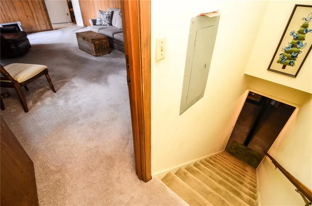 195 N Springs Court, Sandy Springs, Georgia 30328, 3 Bedrooms Bedrooms, ,2 BathroomsBathrooms,Residential,Sold,195 N Springs Court,7138143