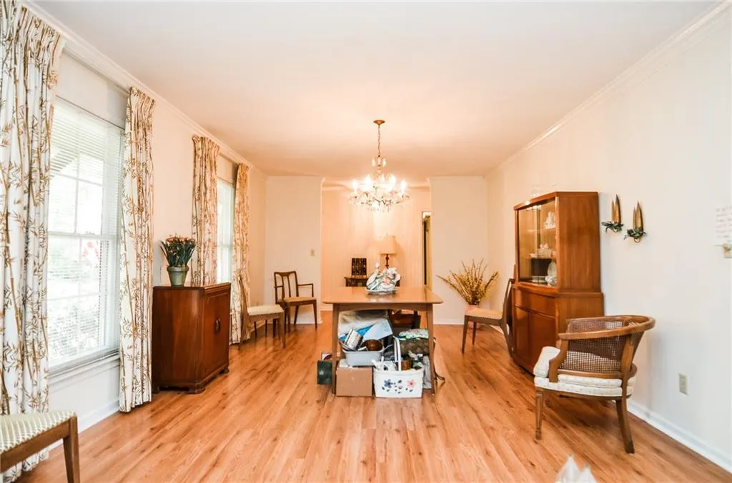 195 N Springs Court, Sandy Springs, Georgia 30328, 3 Bedrooms Bedrooms, ,2 BathroomsBathrooms,Residential,Sold,195 N Springs Court,7138143