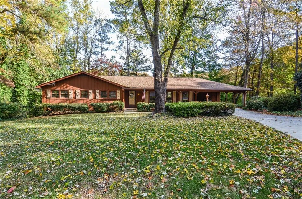 195 N Springs Court, Sandy Springs, Georgia 30328, 3 Bedrooms Bedrooms, ,2 BathroomsBathrooms,Residential,Sold,195 N Springs Court,7138143