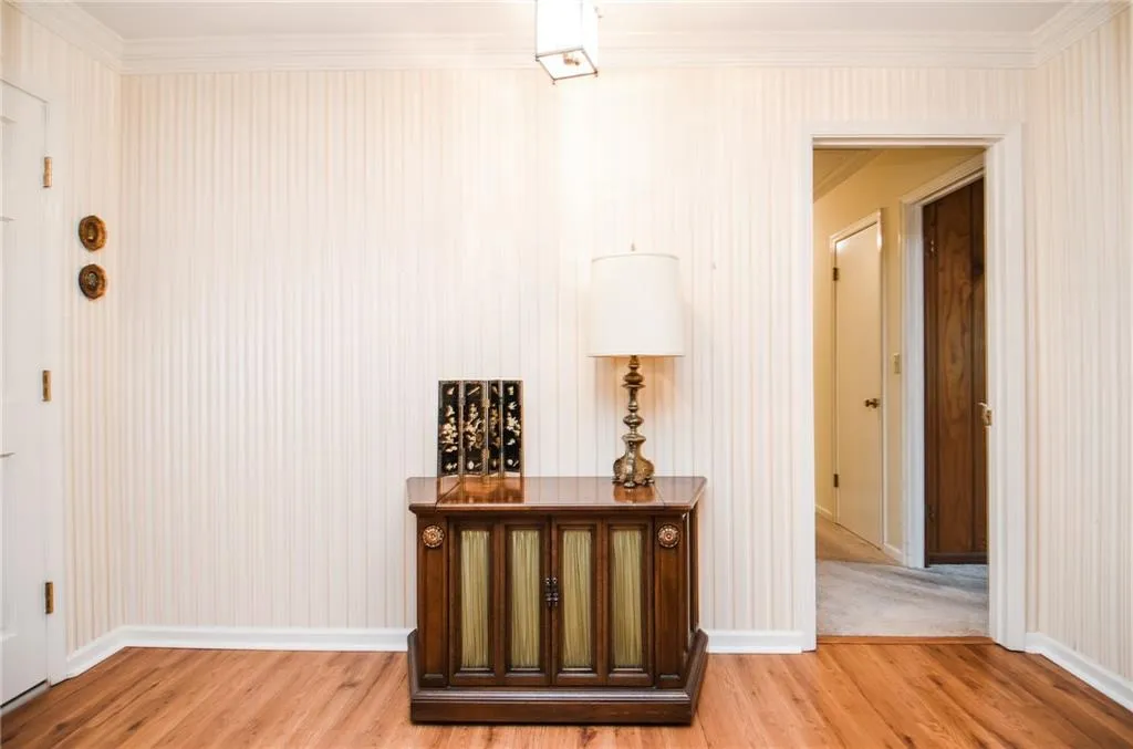 195 N Springs Court, Sandy Springs, Georgia 30328, 3 Bedrooms Bedrooms, ,2 BathroomsBathrooms,Residential,Sold,195 N Springs Court,7138143