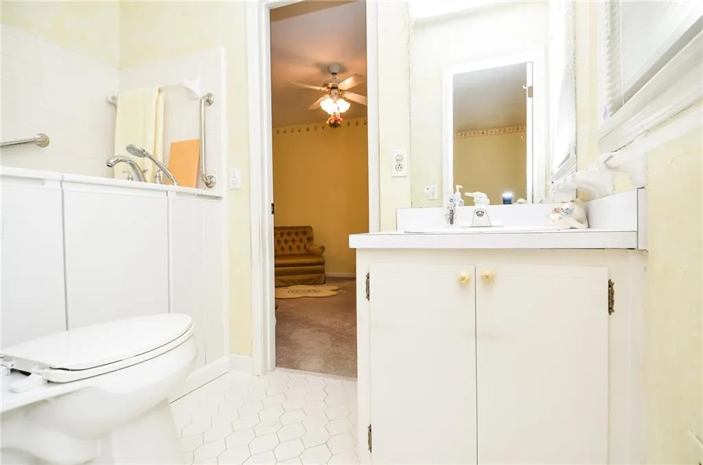 195 N Springs Court, Sandy Springs, Georgia 30328, 3 Bedrooms Bedrooms, ,2 BathroomsBathrooms,Residential,Sold,195 N Springs Court,7138143