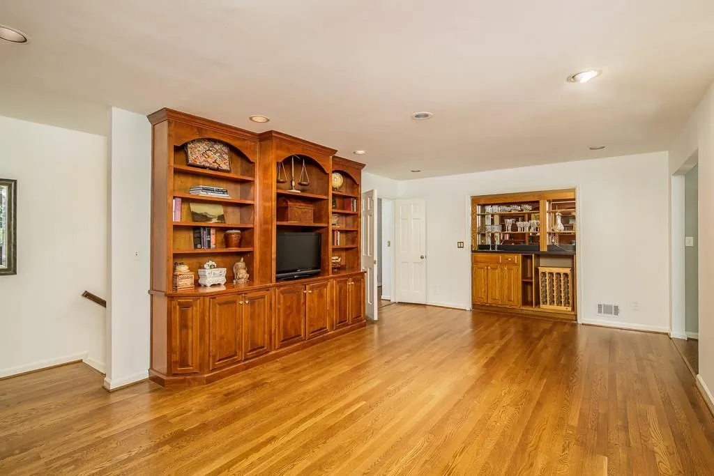 970 Buckhorn E, Sandy Springs, Georgia 30350, 6 Bedrooms Bedrooms, ,4 BathroomsBathrooms,Residential,Sold,970 Buckhorn E,6591621