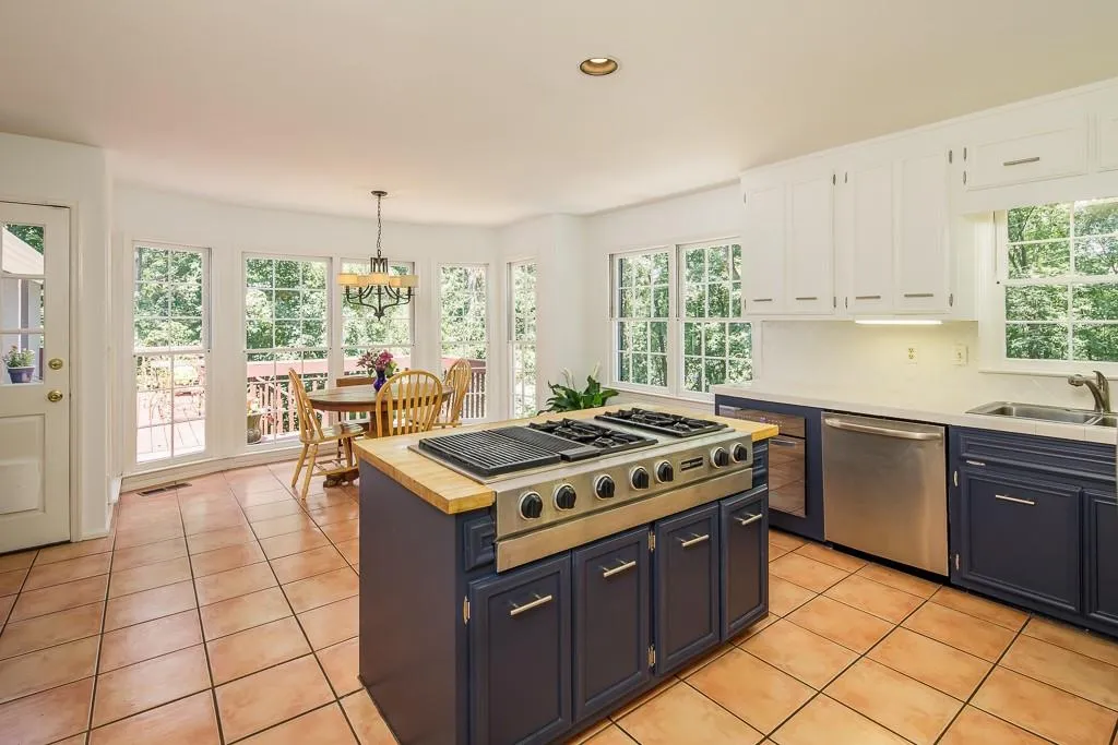 970 Buckhorn E, Sandy Springs, Georgia 30350, 6 Bedrooms Bedrooms, ,4 BathroomsBathrooms,Residential,Sold,970 Buckhorn E,6591621