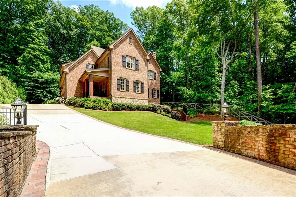 440 Conway Point Drive, Sandy Springs, Georgia 30327, 4 Bedrooms Bedrooms, ,5 BathroomsBathrooms,Residential,Sold,440 Conway Point Drive,5705404