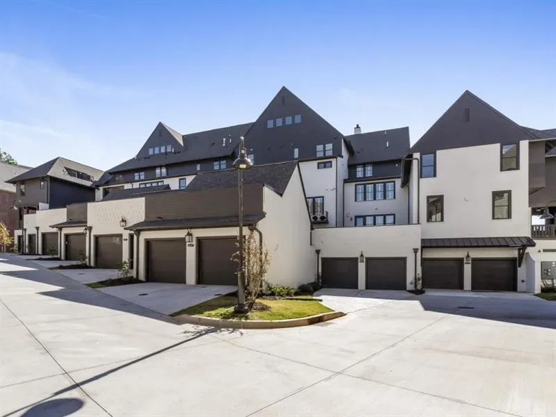 6621 Aria Boulevard Unit 117, Sandy Springs, Georgia 30328, 4 Bedrooms Bedrooms, ,3 BathroomsBathrooms,Residential,Sold,6621 Aria Boulevard Unit 117,6644609