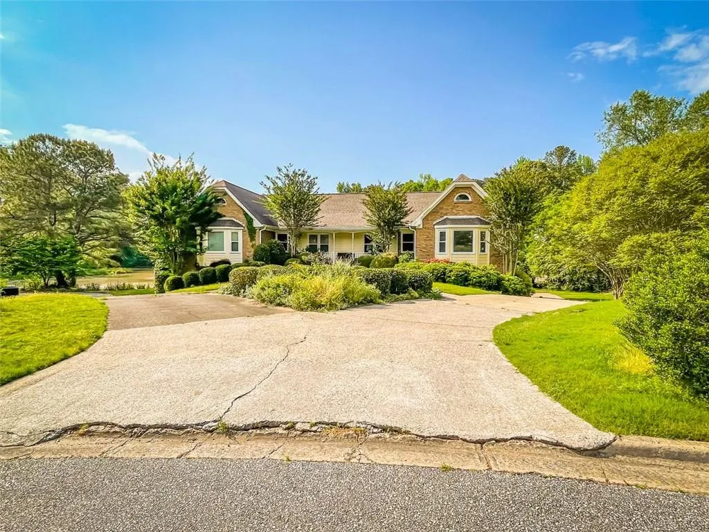 665 Corbin Lake Court, Atlanta, Georgia 30350, 3 Bedrooms Bedrooms, ,2 BathroomsBathrooms,Residential,Sold,665 Corbin Lake Court,7043342