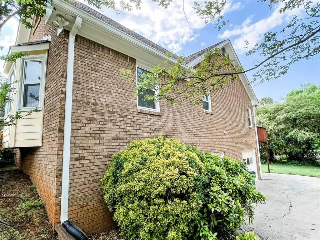 665 Corbin Lake Court, Atlanta, Georgia 30350, 3 Bedrooms Bedrooms, ,2 BathroomsBathrooms,Residential,Sold,665 Corbin Lake Court,7043342