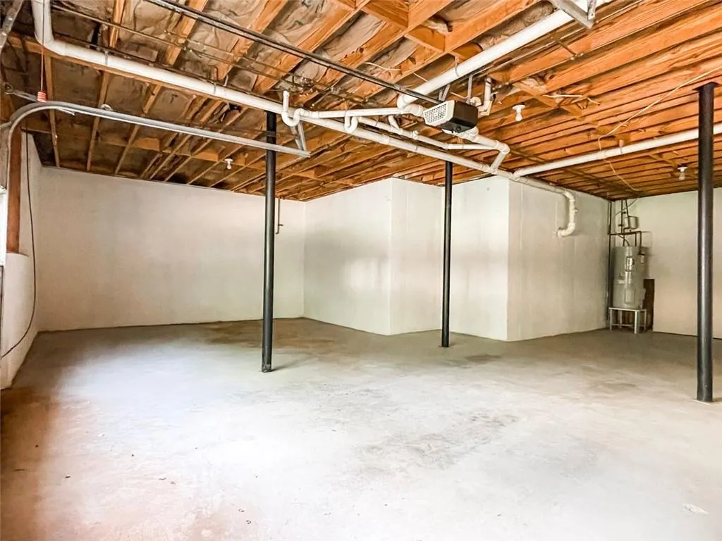 665 Corbin Lake Court, Atlanta, Georgia 30350, 3 Bedrooms Bedrooms, ,2 BathroomsBathrooms,Residential,Sold,665 Corbin Lake Court,7043342