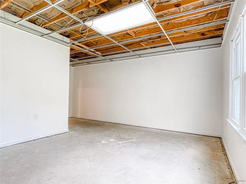 665 Corbin Lake Court, Atlanta, Georgia 30350, 3 Bedrooms Bedrooms, ,2 BathroomsBathrooms,Residential,Sold,665 Corbin Lake Court,7043342