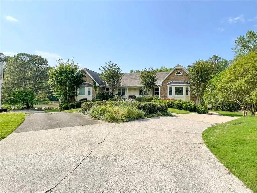 665 Corbin Lake Court, Atlanta, Georgia 30350, 3 Bedrooms Bedrooms, ,2 BathroomsBathrooms,Residential,Sold,665 Corbin Lake Court,7043342