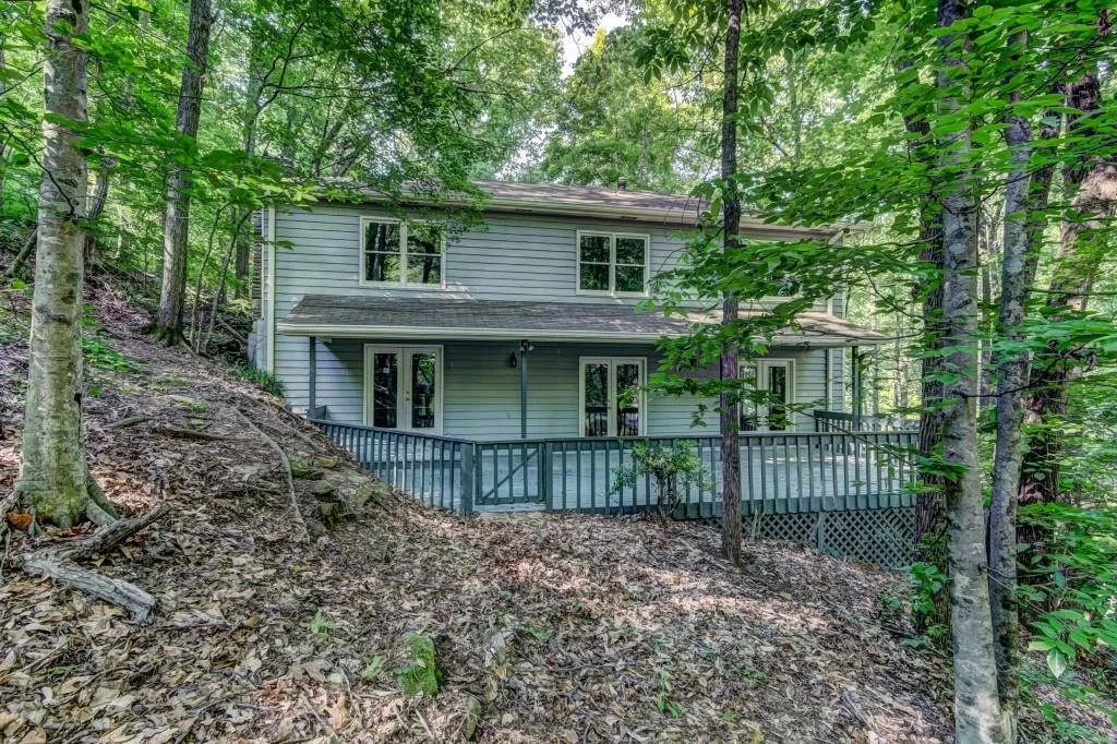 7127 Riverside Drive, Atlanta, Georgia 30328, 5 Bedrooms Bedrooms, ,3 BathroomsBathrooms,Residential,Sold,7127 Riverside Drive,5847432