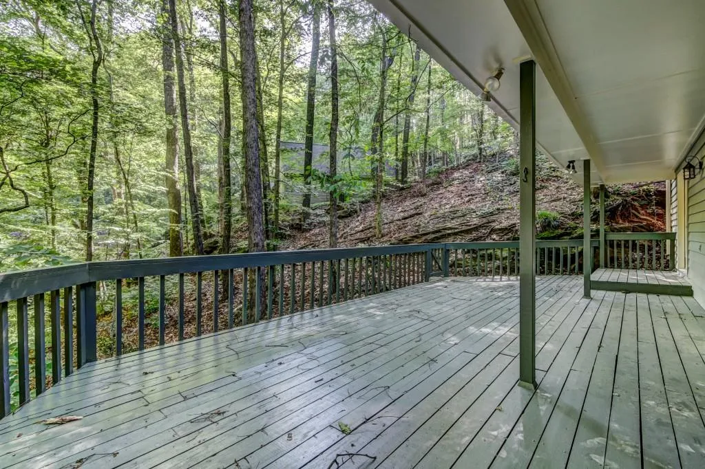 7127 Riverside Drive, Atlanta, Georgia 30328, 5 Bedrooms Bedrooms, ,3 BathroomsBathrooms,Residential,Sold,7127 Riverside Drive,5847432